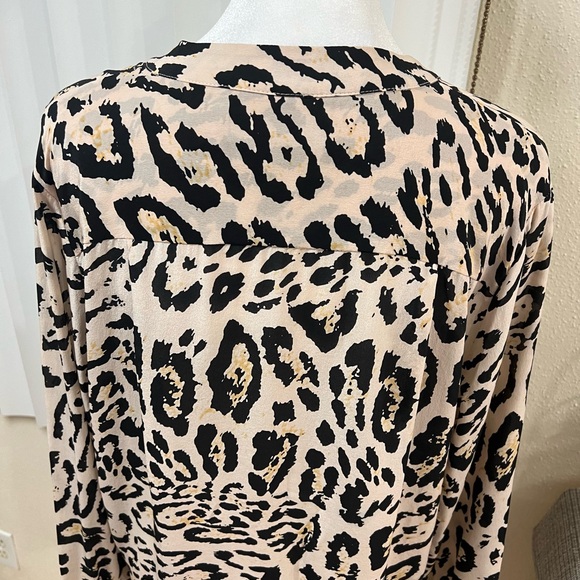 MARCIANO 100% silk blouse size S. Fits perfectly Medium. - Picture 5 of 13